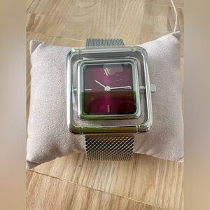 Vanna ladies Umbra ruby red silver tone stainless steel dress watch NEW BATTERY